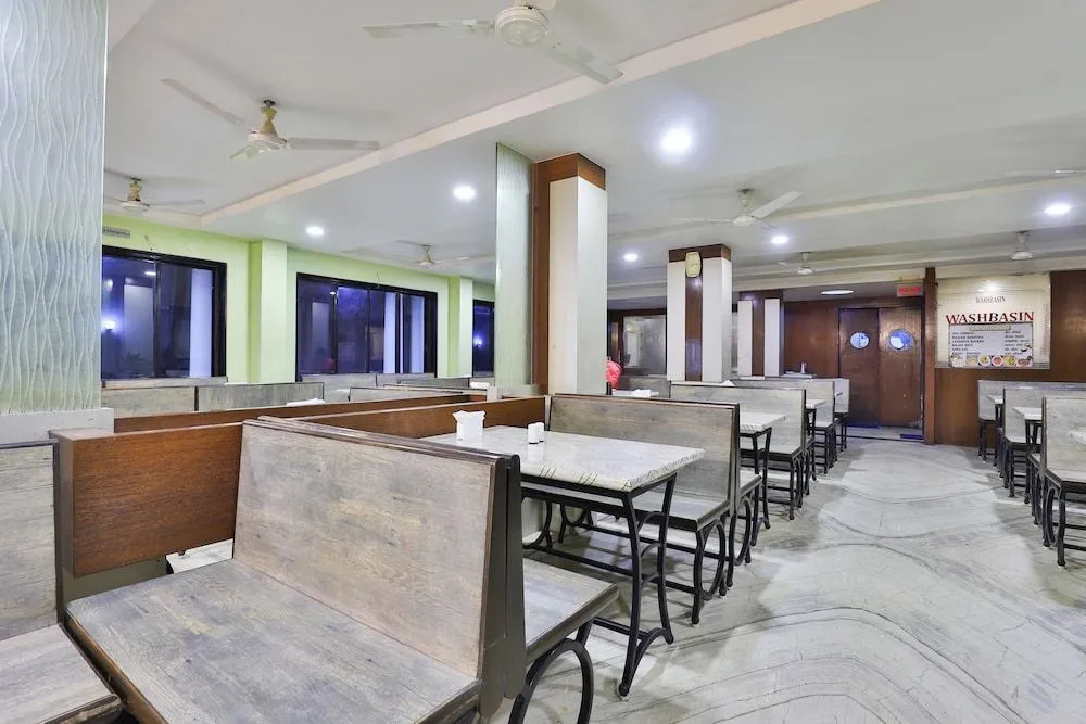 OYO 22419 Hotel Summit