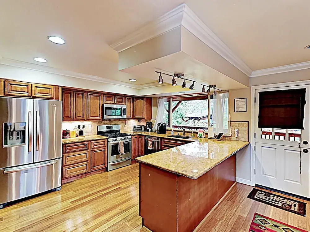 3br W/ Hot Tub & Game Room 3 Bedroom Home