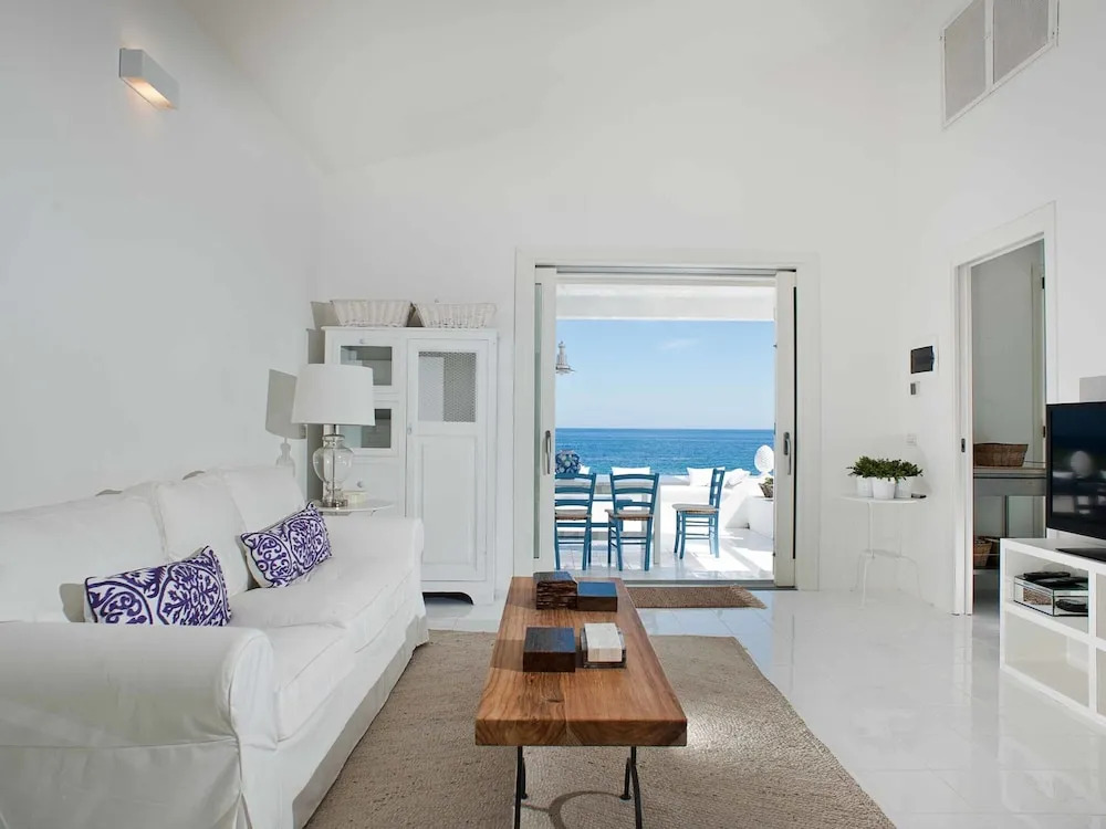 Modern Villa In Fontane Bianche With Terrace