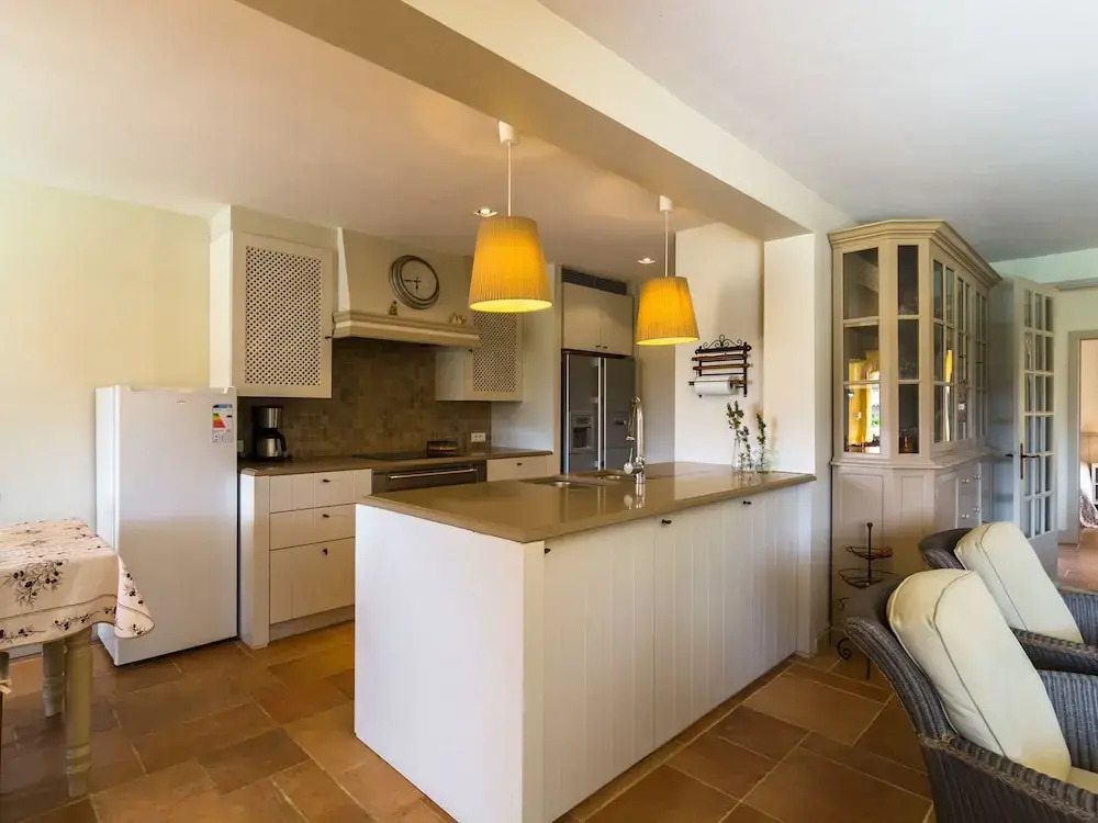 Beautiful, Spacious Villa With Private Swimming Pool Near Recreation Lake Lac de Castillion