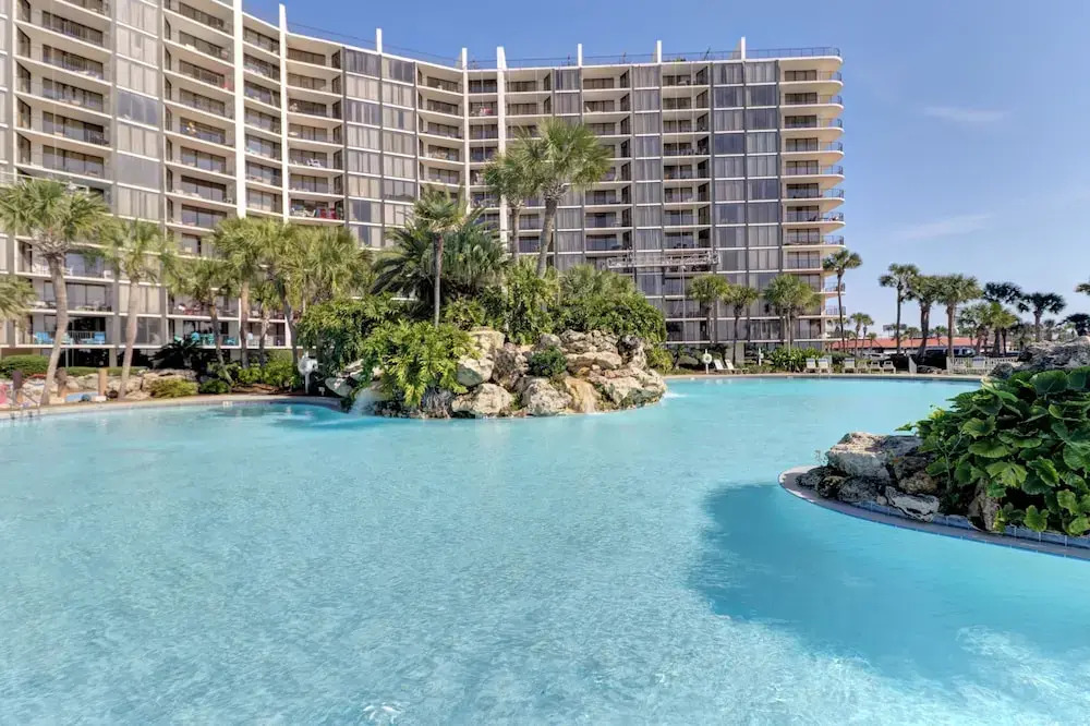 Billie Jeans Bungalow! Cozy Edgewater Condo w/ Resort Amenities, Sleeps 6