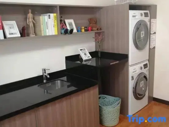 Jingcheng Business Hotel (Beijing Shilihe Metro Station)
