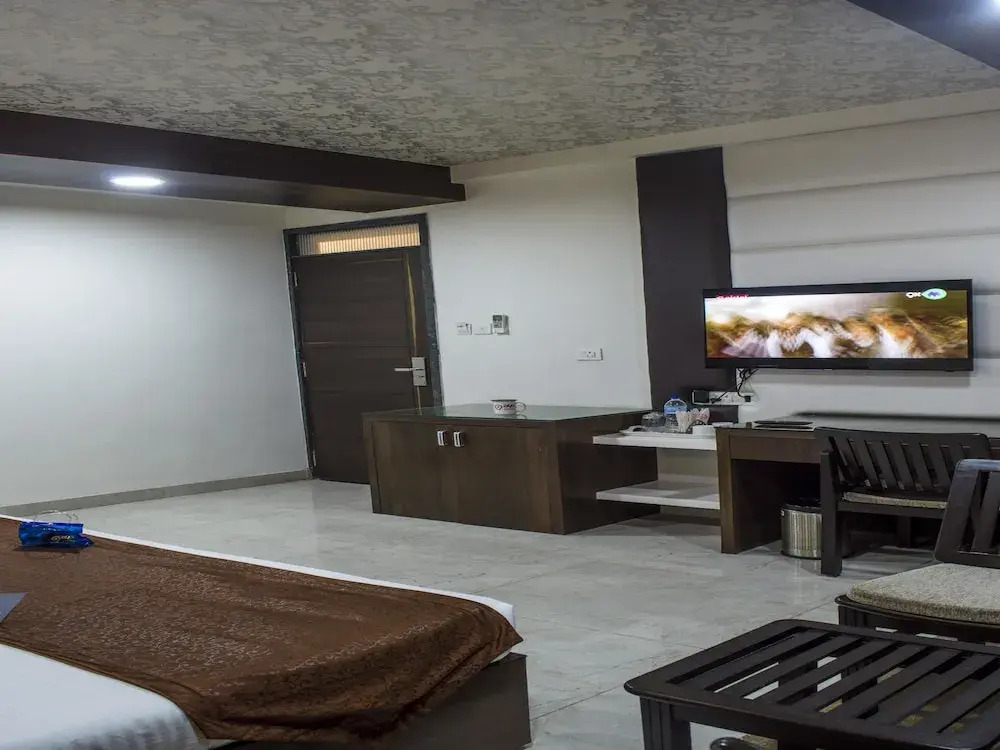 OYO 2146 Hotel Tilak