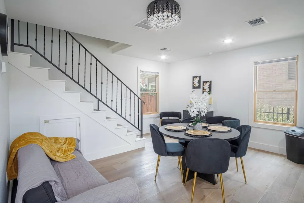 Stylish Stay With Unforgettable Downtown Views