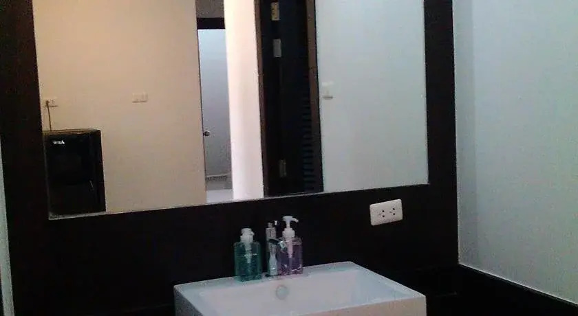 Ea-sy Condotel