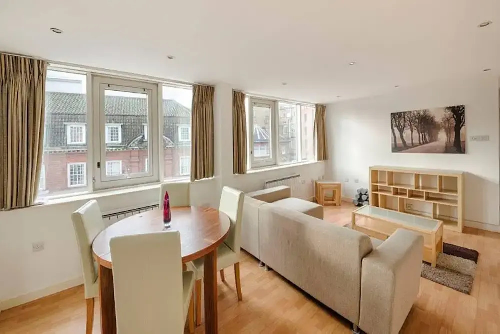 Modern Aircondition 2 Beds 2 Bath Victoria Station
