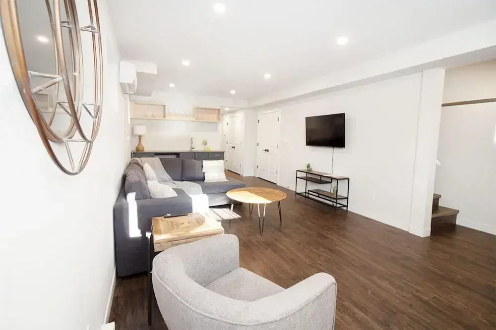 Cheerful 4 Bedrooms Duplex Unit Great Location
