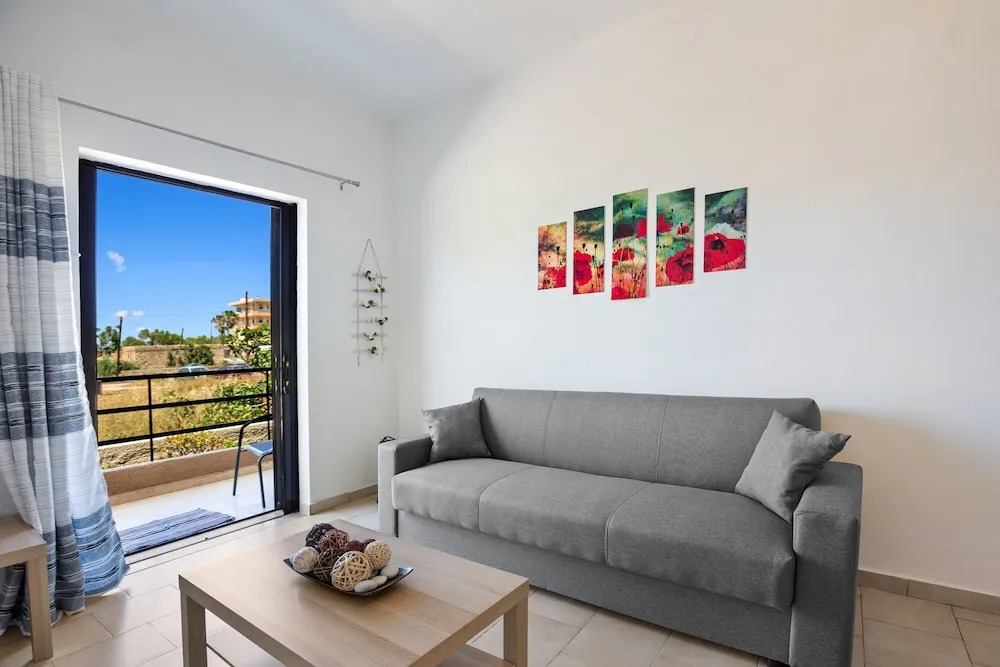 Sun Beach Apartment in Chania 3