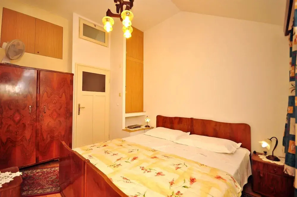 Apartments Mladen