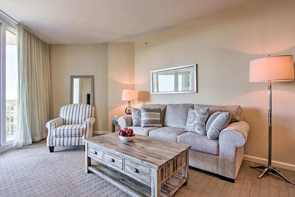 Destin Resort W/ Pool Deck & Beach Shuttle! 2 Bedroom Condo