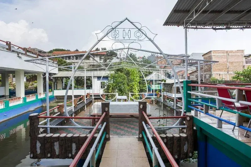 Oyo 2996 Penginapan Villa Balong Bho