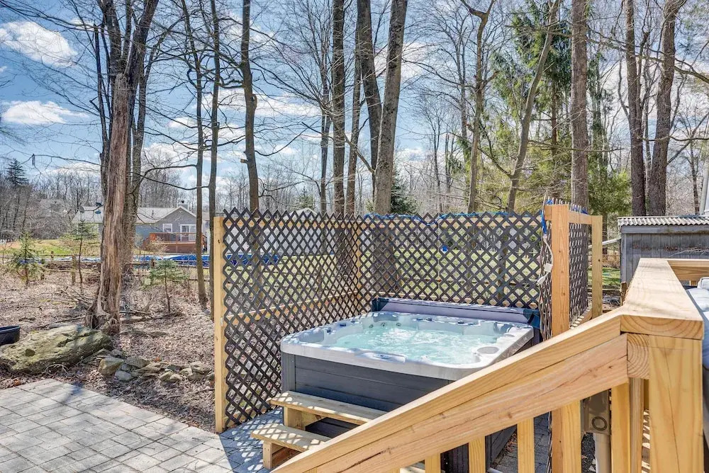 Chic Coolbaugh Township Getaway w/ Hot Tub!