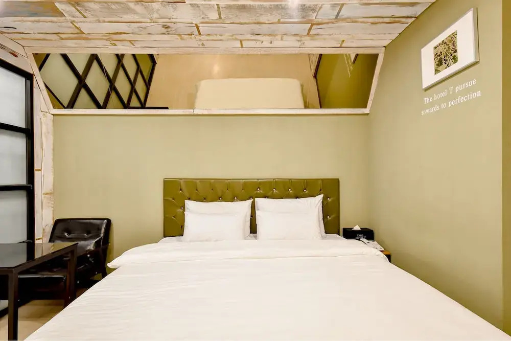 The SWEET Hotel