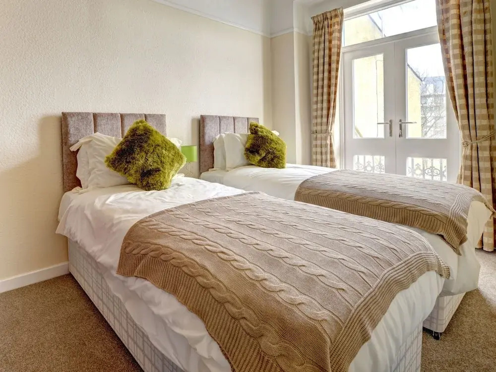 Bright, Spacious Apartment in Tenby, Looking out Onto Castle Beach