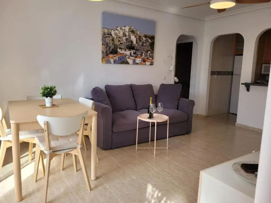 Apartamento con terraza y piscina a 300m de playa
