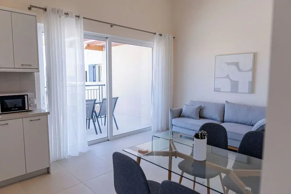 Phaedrus Living: Seaside Thalassa Cretan 201