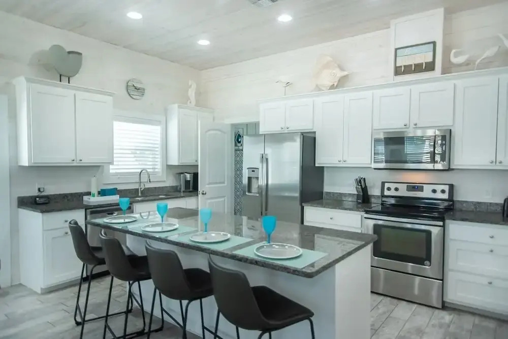 Good Times and Tan Lines - 4 Br home
