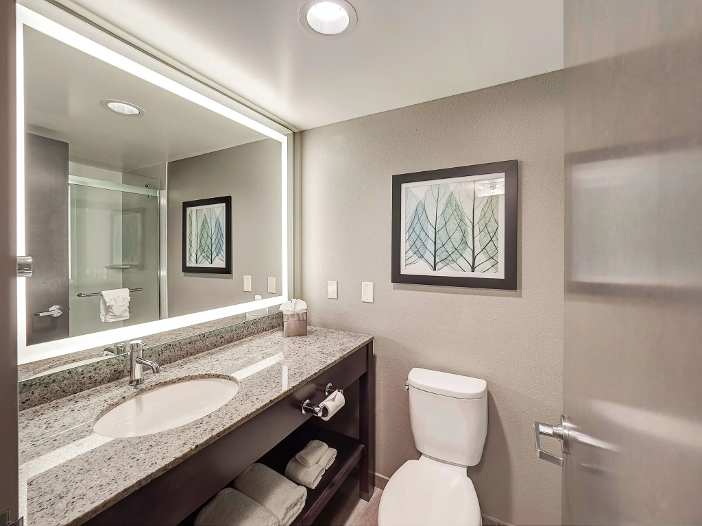 DoubleTree by Hilton Bloomington