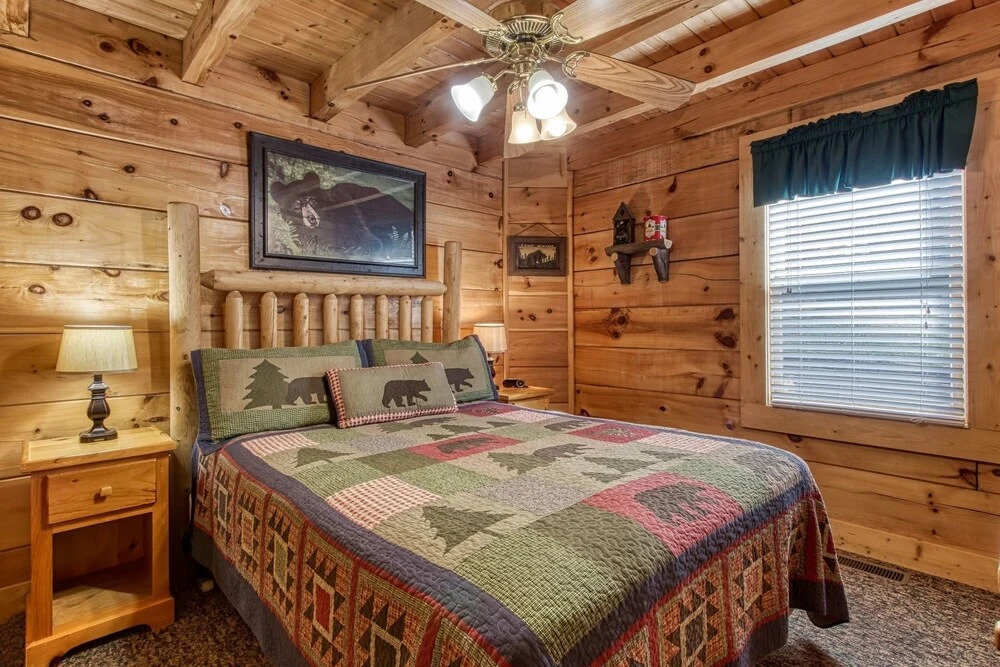 ER245 - Almost Heaven Great Location - Close To Town! 3 Bedroom Cabin by RedAwning