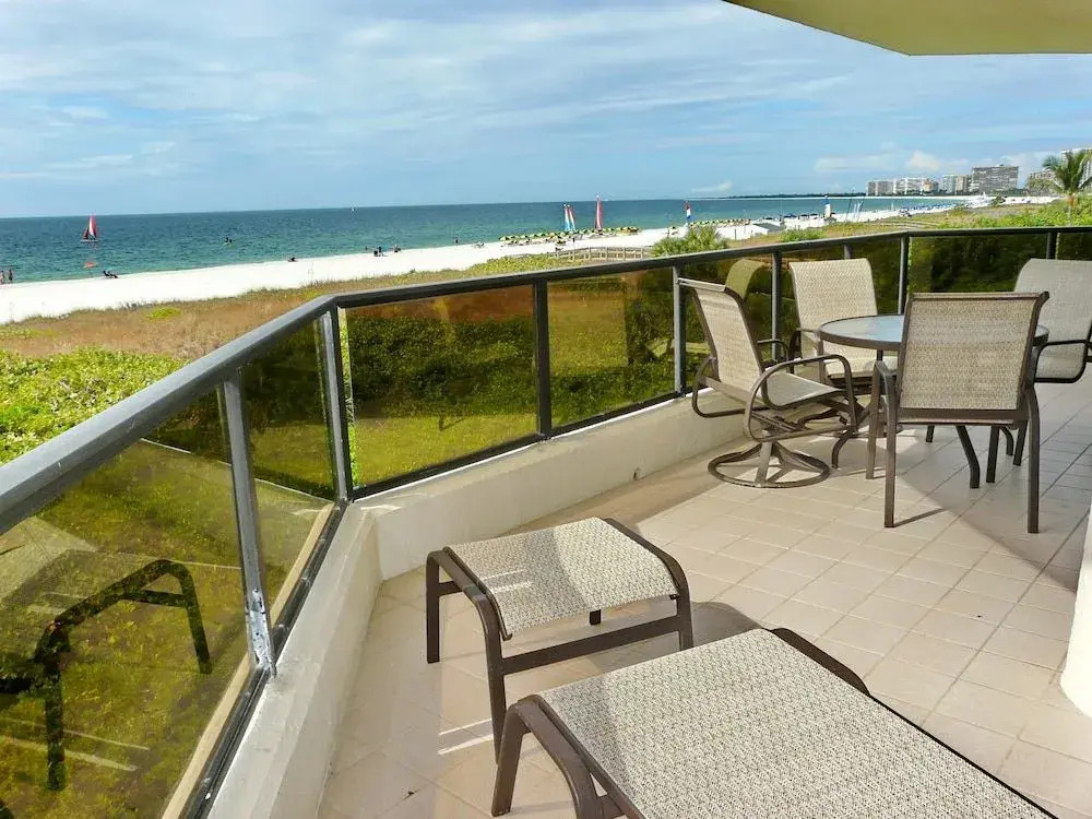 Stylish beachfront condo with spa/pool and ocean views