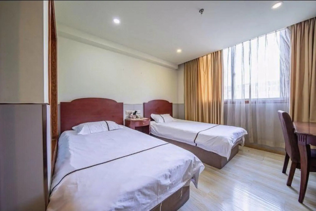Shanghai Yiyan Business Hotel (Qingpu Industrial Park)
