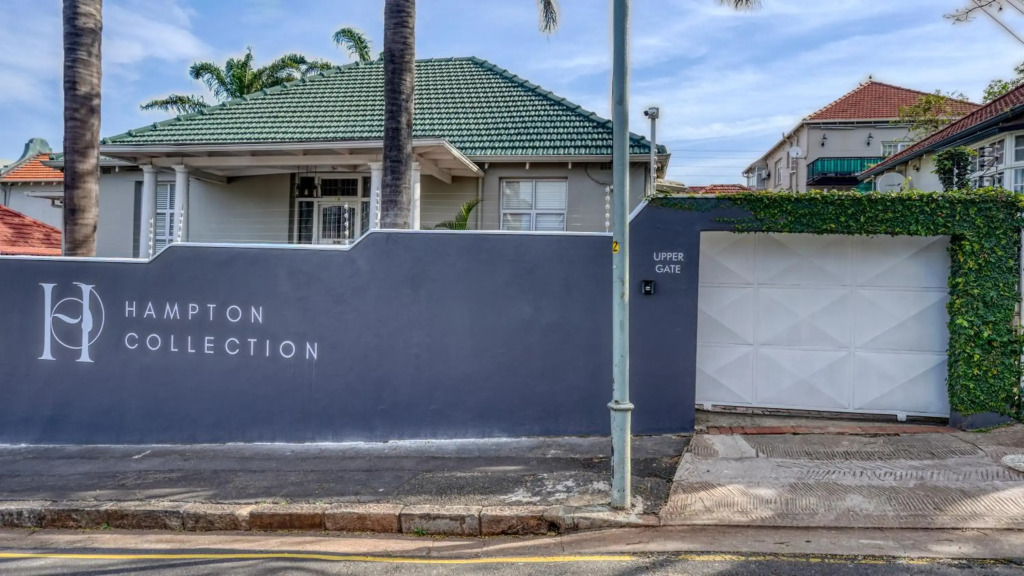 Hampton Collection - Stylish 3 Sleeper Apartment with Pool