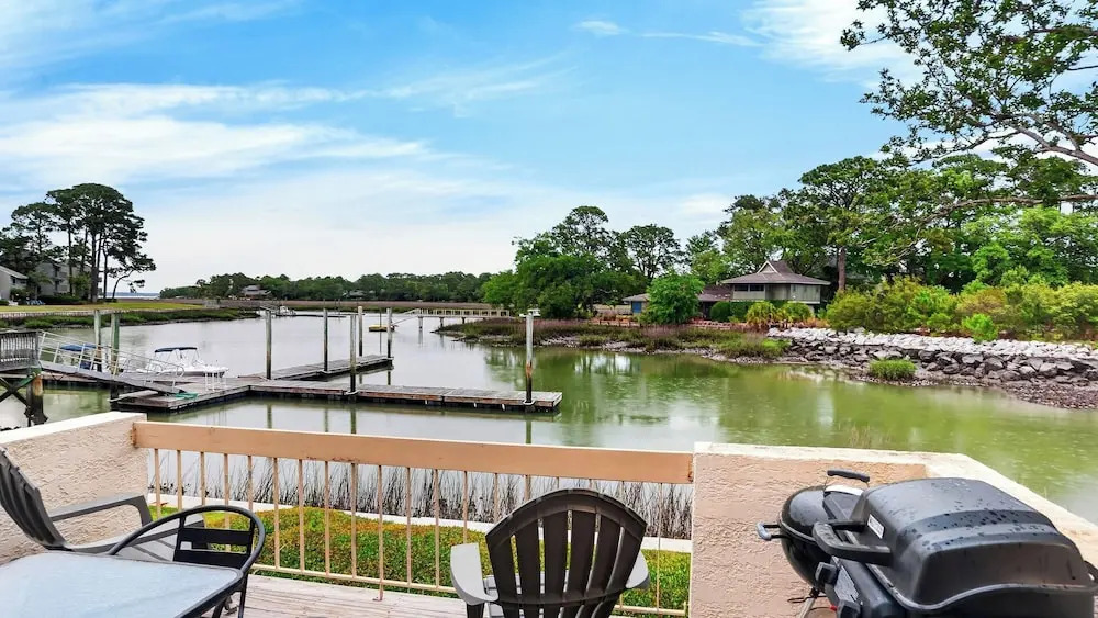 Herons Rest at Port Villas by Avantstay Waterfront Cove + Dock + Deck Walk to Beach + Sea Pines