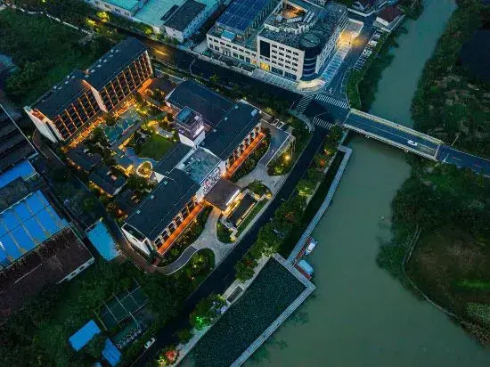 Huzhou Maison New Century Resort Hotel