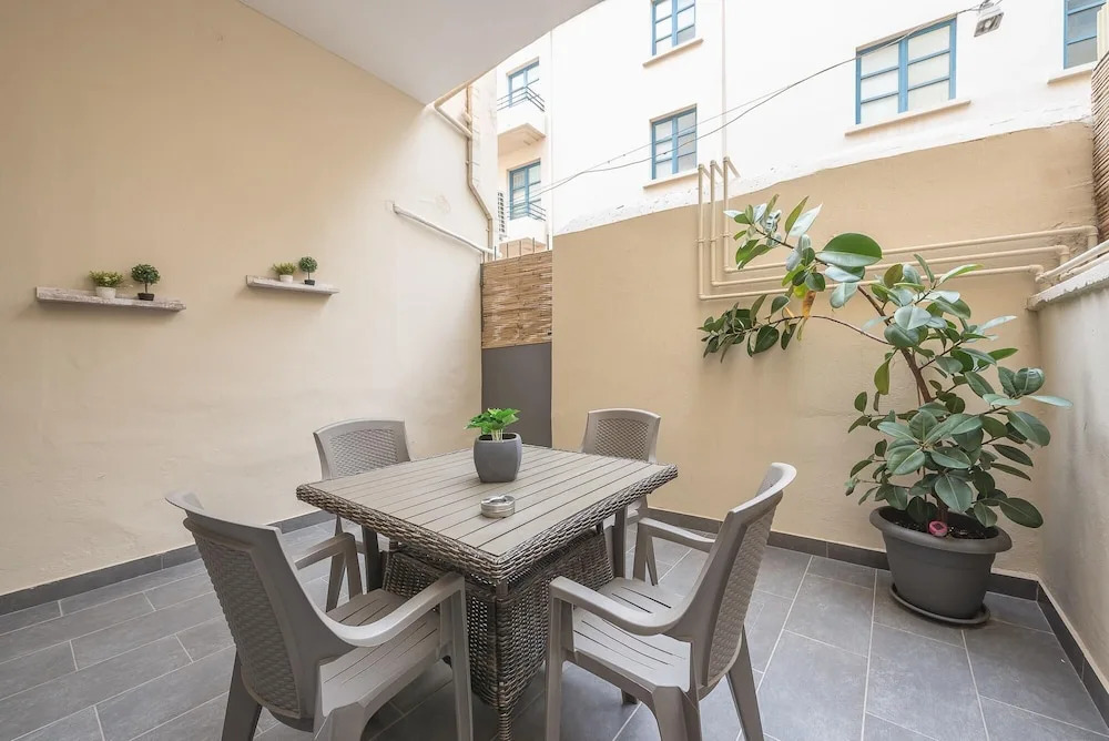 Cloudkeys Spacious Family Home in Thisio