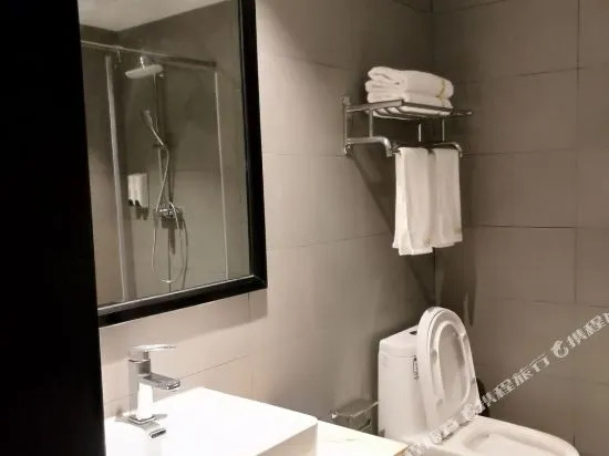 Huaju Business Hotel