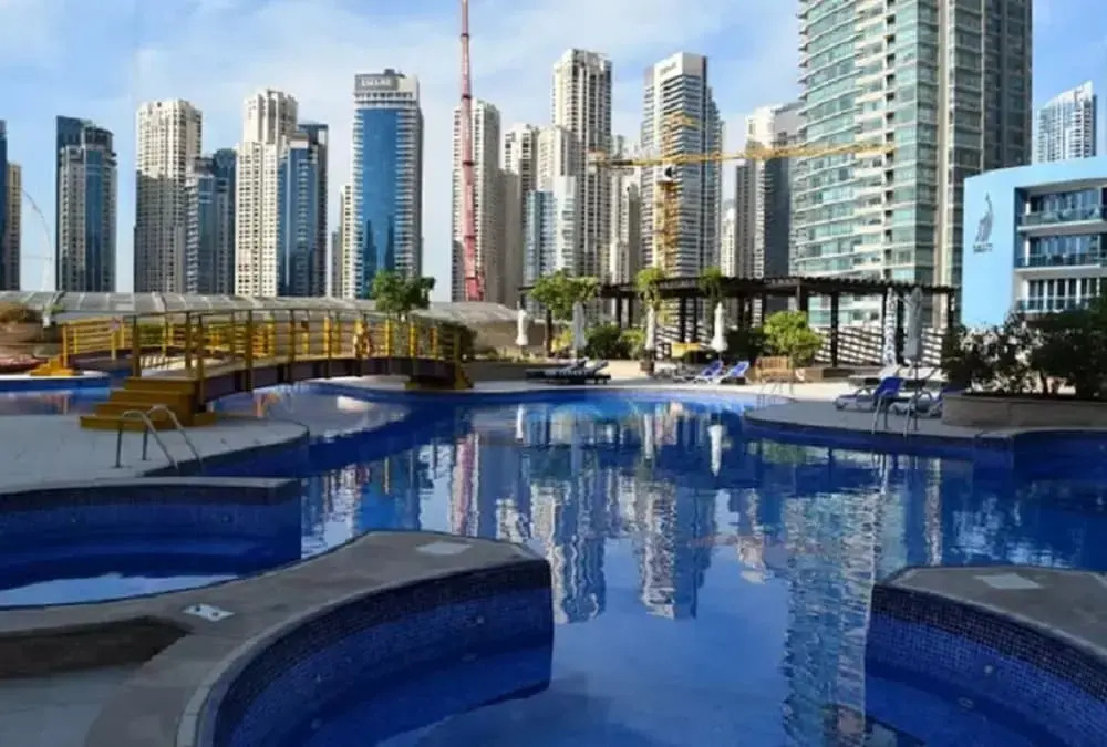 Luxury 4BR Apartment in Horizon Towers
