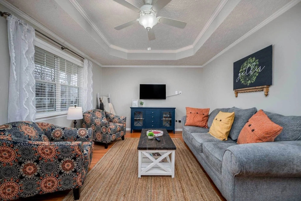 Single-story Manchester Home Close to Parks!