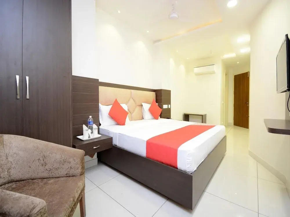 OYO 33009 Hotel Nido