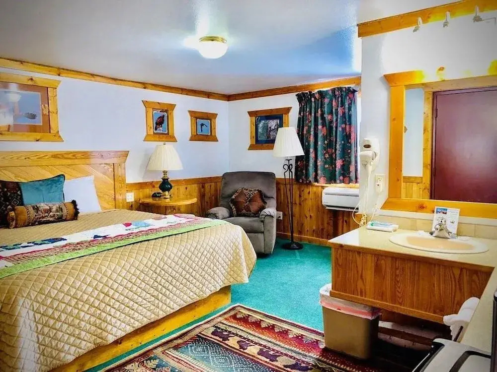 Livingston Inn - Historic