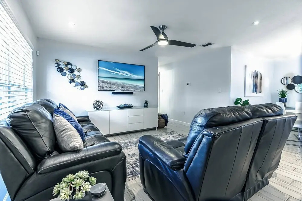 Fruit & Wine Saltwater Pool Home