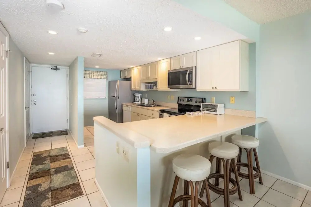 604 Ponce de Leon - 2 Br Condo