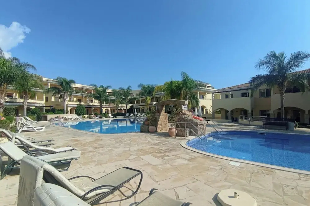 2 Bedroom House Sleeps 6 - Pool, Hot Tub, Garden