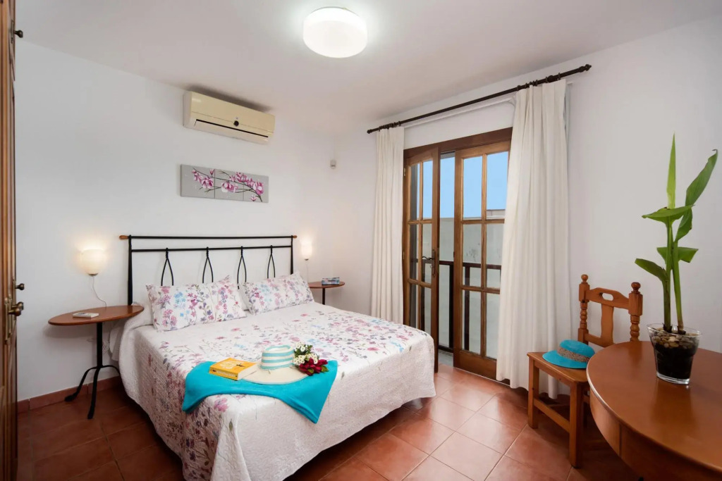 Villa Julianne 4 Heated Private Pool Walk to Beach A C Wifi Car Not Required - 2417