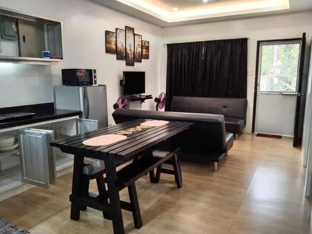2BR townhouses good for 12pax each & NETFLIX & 100Mbps WIFI & pool resort 2min walk & 3km outside Pico de Loro Cove & Calayo Cove - with Endorsement for Pico de Loro Cove good for 7 days & Boat-Tour & Island Hopping assistance