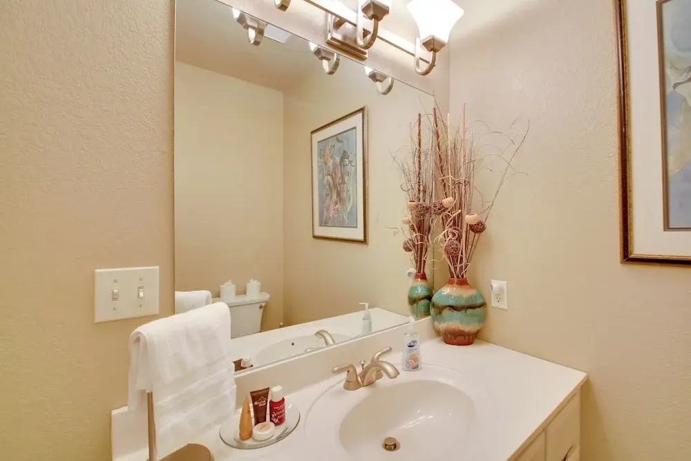 Pool & Lake Hamilton Access: Hot Springs Condo!