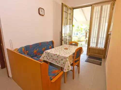 Apartment Rov 894