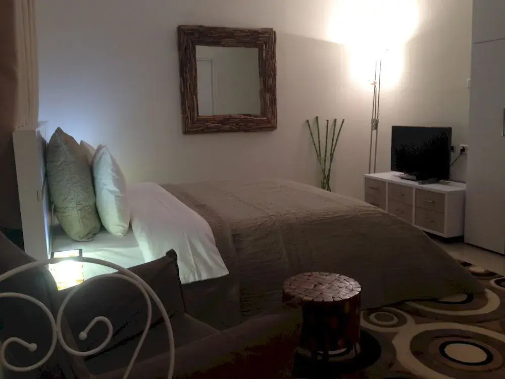 Dato's Beach Studio-Apartments