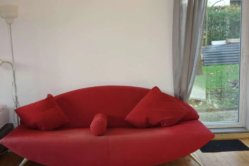 Tolstov-Hotels Large 3 Room Apartment with Garden