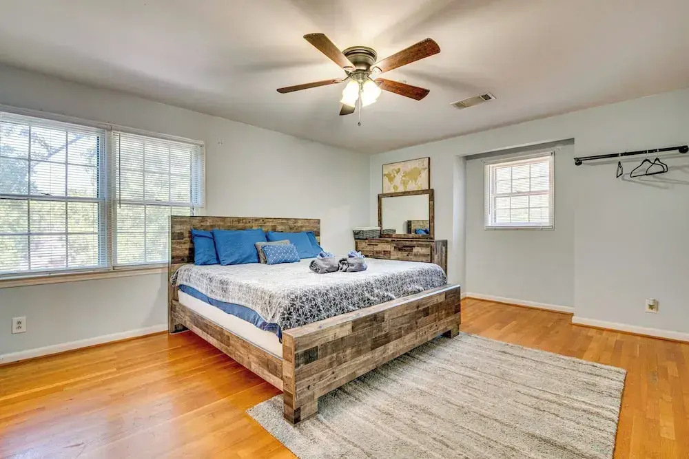 Spacious Home w/ Hot Tub, 14 Mi to Downtown Atl!