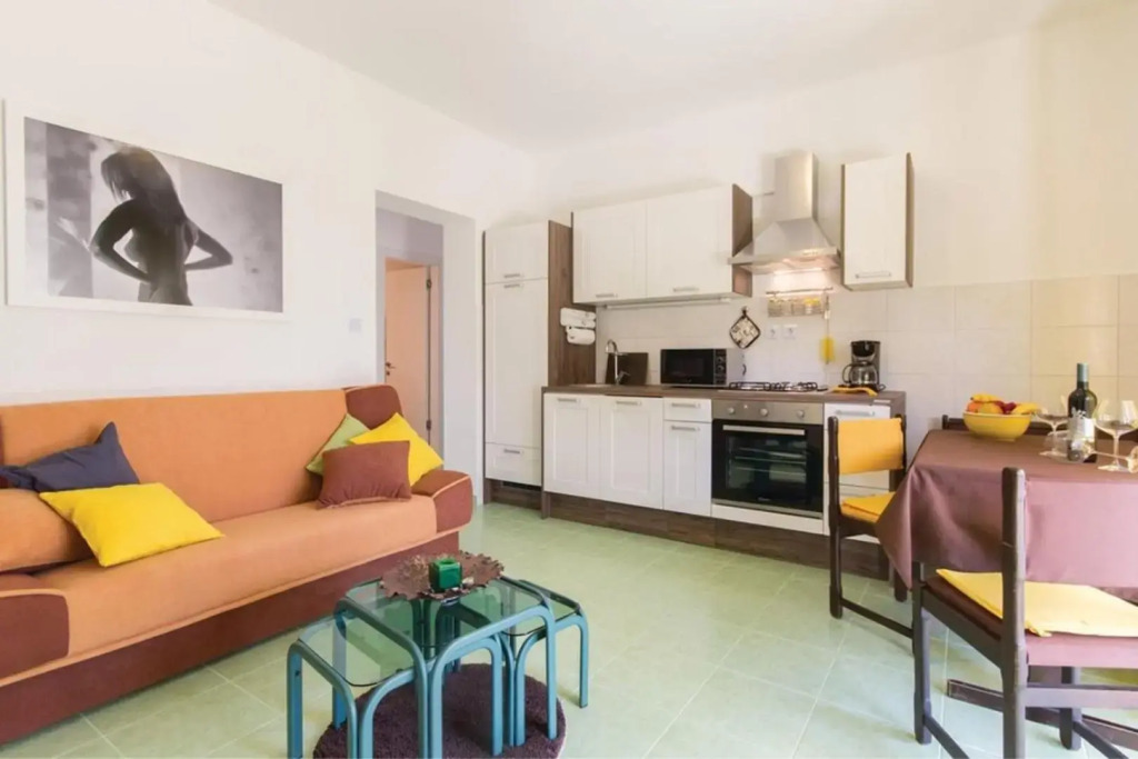 Two Bedroom Apartment Valdebecco for 5 persons