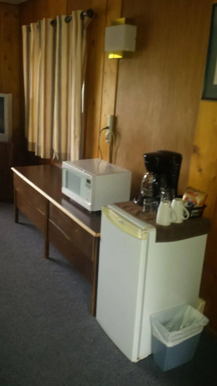 Lakeside Motel