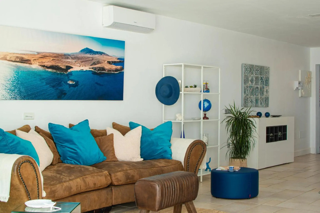 FRONTLINE VILLA 25, well-designed with a heated pool