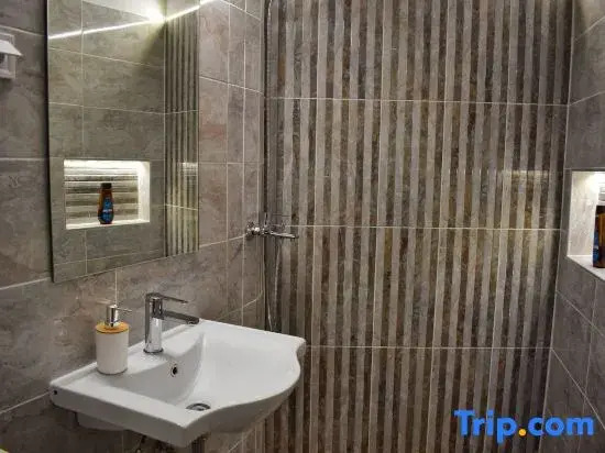 Athens Central Station 4-Room Apartment