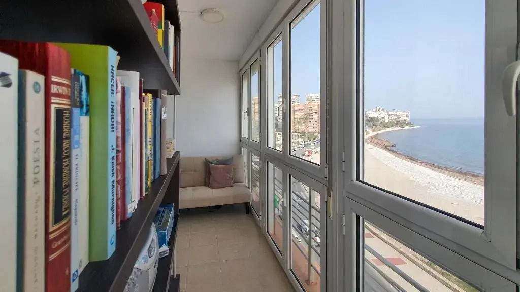 Ático en 1ª línea con impresionantes vistas al mar