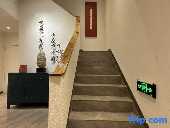 Yifangyan · Zen Light Luxury Homestay (Fenghuang Ancient Town Hongqiao)